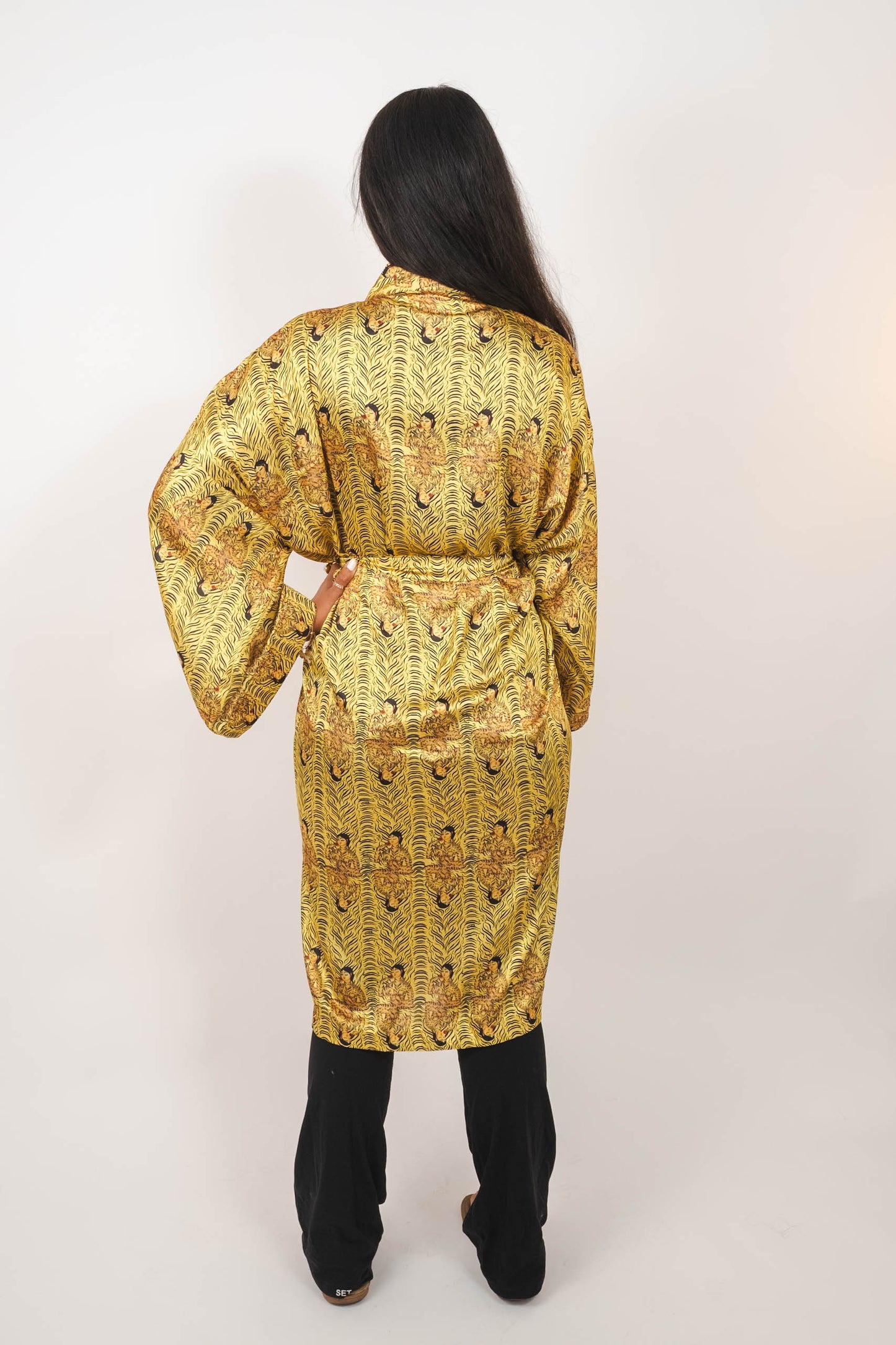Tiger Aurat Robe (Sleeved)